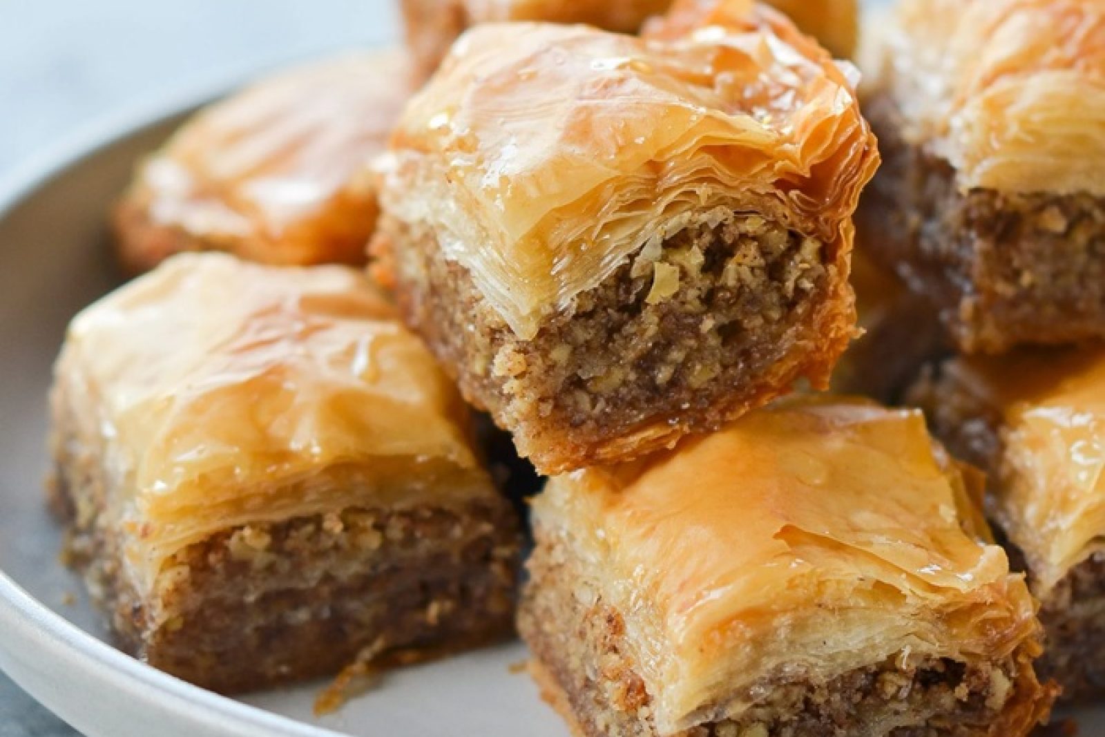 Baklawa z nasionami przyprawionymi, ricottą i czekoladą