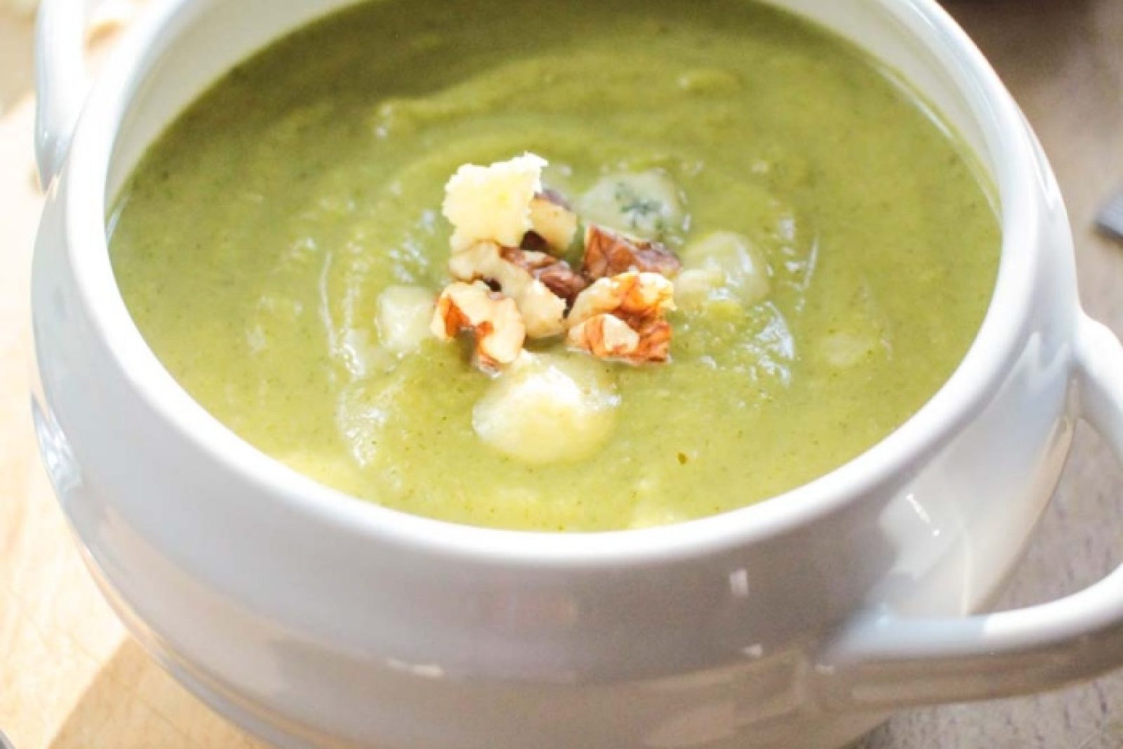 Zupa brokułowa z serem Stilton