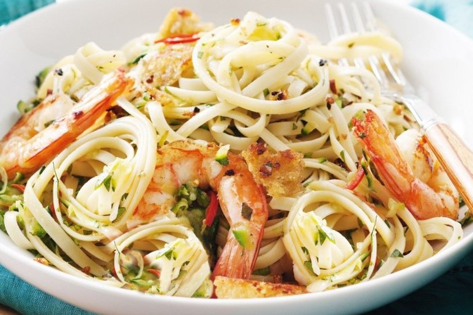 Chilli z pstrągiem na makaronach linguine