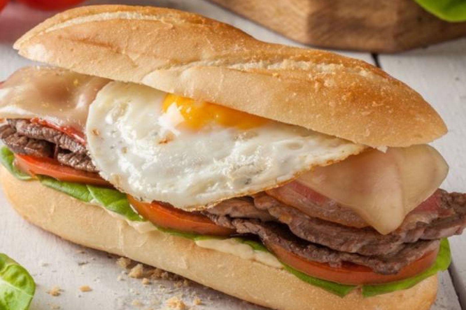 Chivito uruguayo
