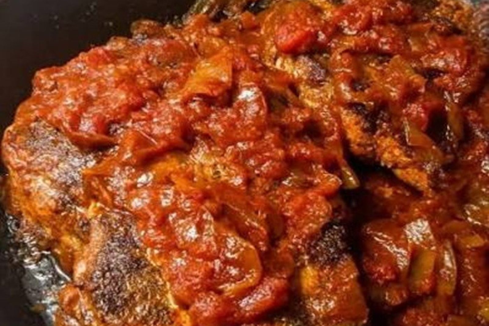 Chuletas de Cerdo a la Criolla (kotlety schabowe w sosie kreolskim)